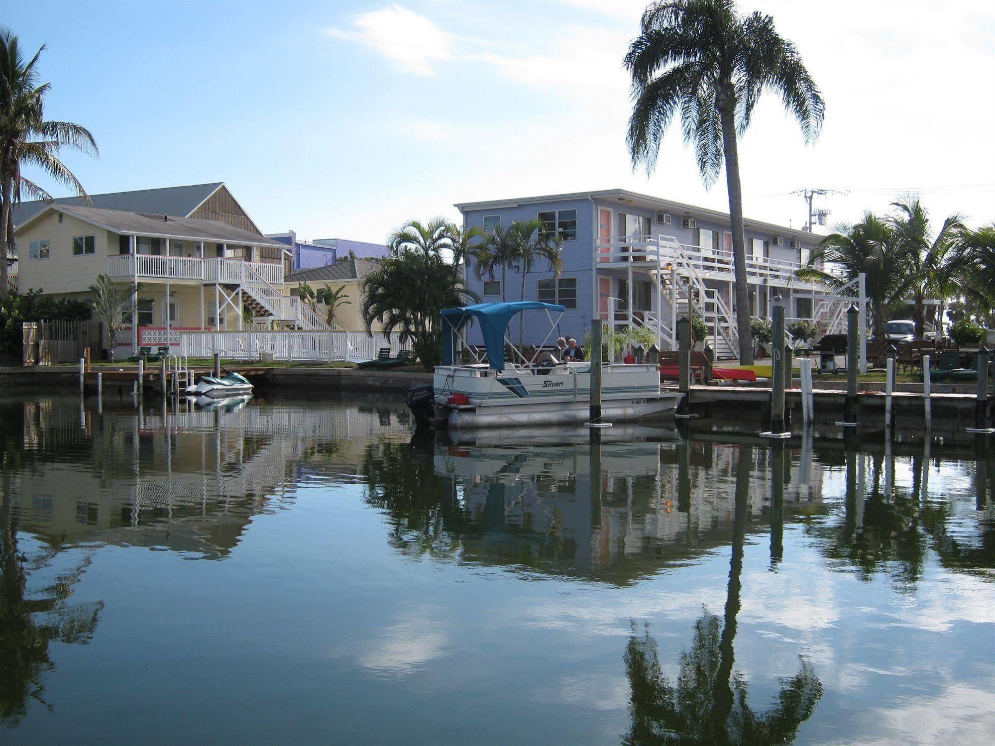 The Holiday Court Villas And Suites Fort Myers Beach Exterior foto